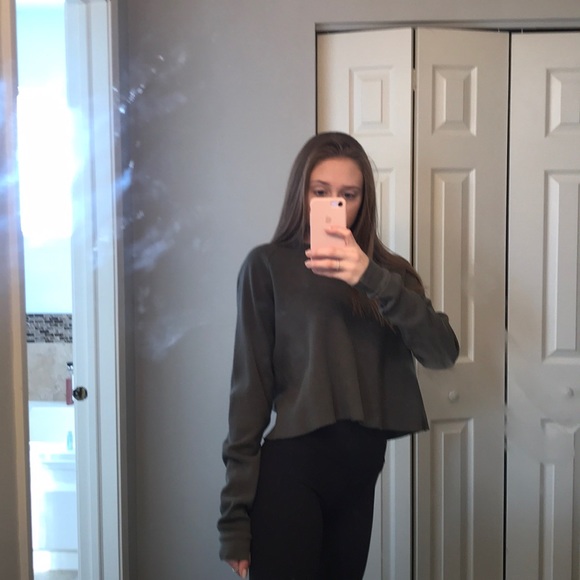 Plain green crew neck - Picture 2 of 3